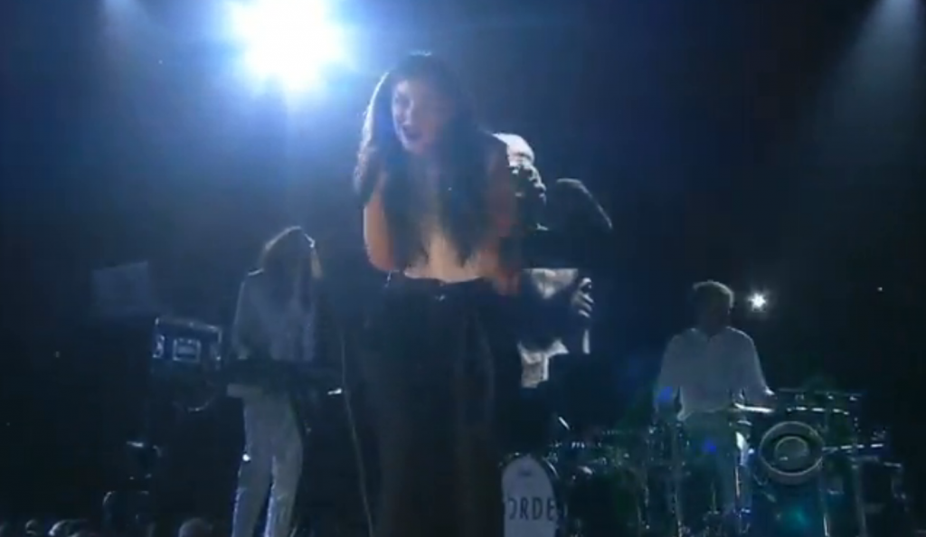 Lorde Singing 